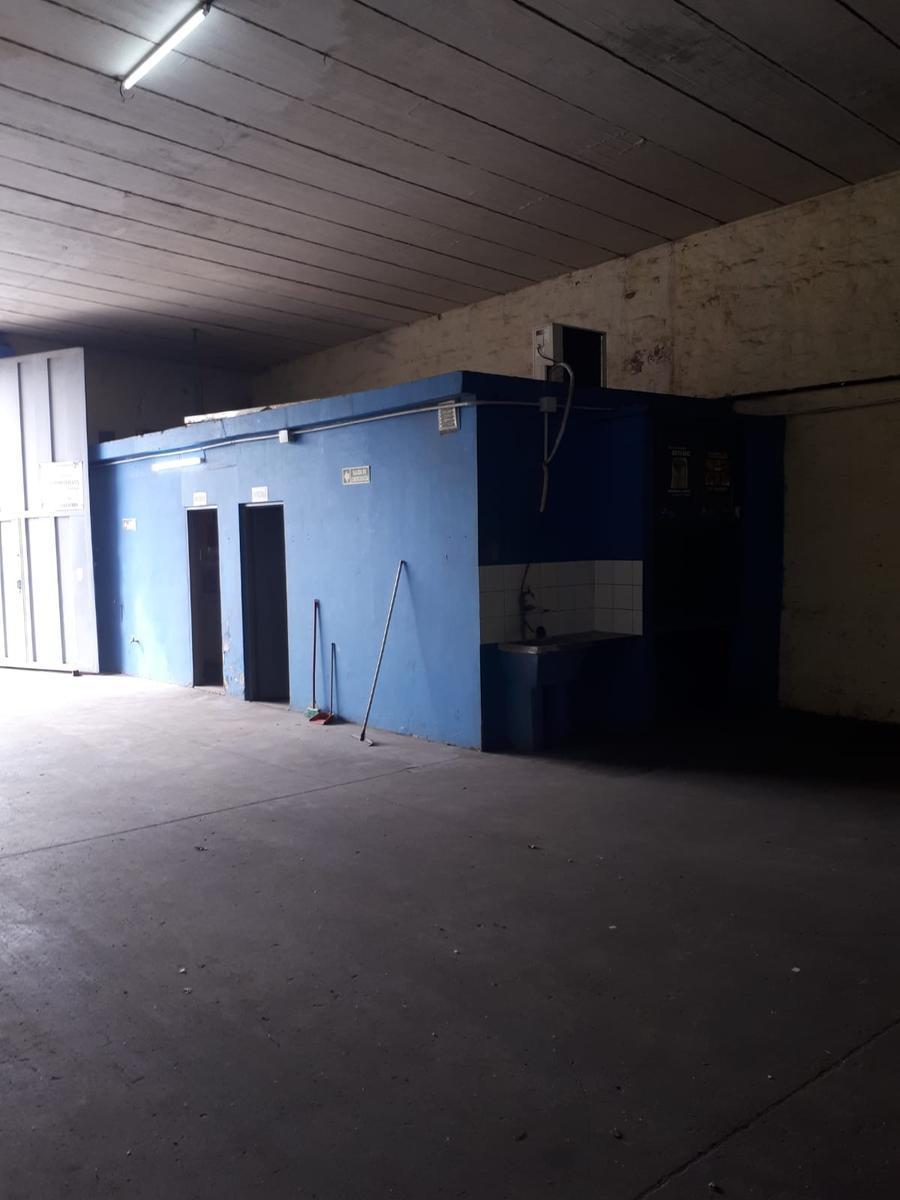 Venta Galpon Deposito Av Circunvalacion 27 de Febrero Apto Camiones Baños Techo Hormigon 5