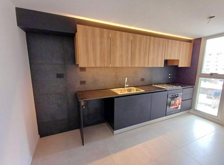 Venta Departamento piso exclusivo 3 dormitorios con amplio balcón y parrillero