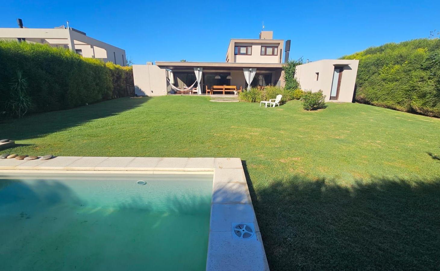 Casa en Puerto Roldan