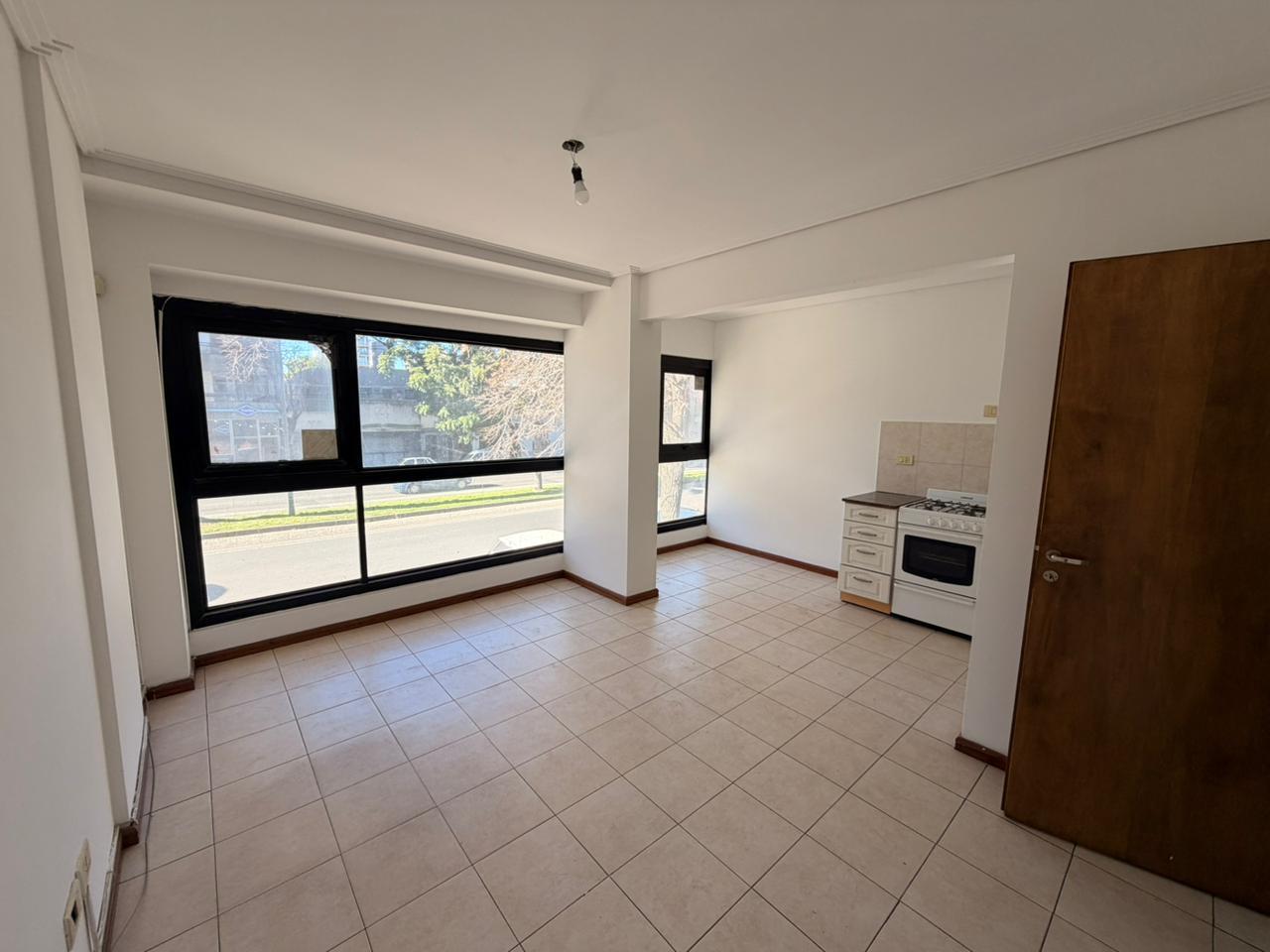 Foto de ALQUILER - OFICINA CON 2 PRIVADOS - Zona Facultades - Av Francia 853, imagen 4
