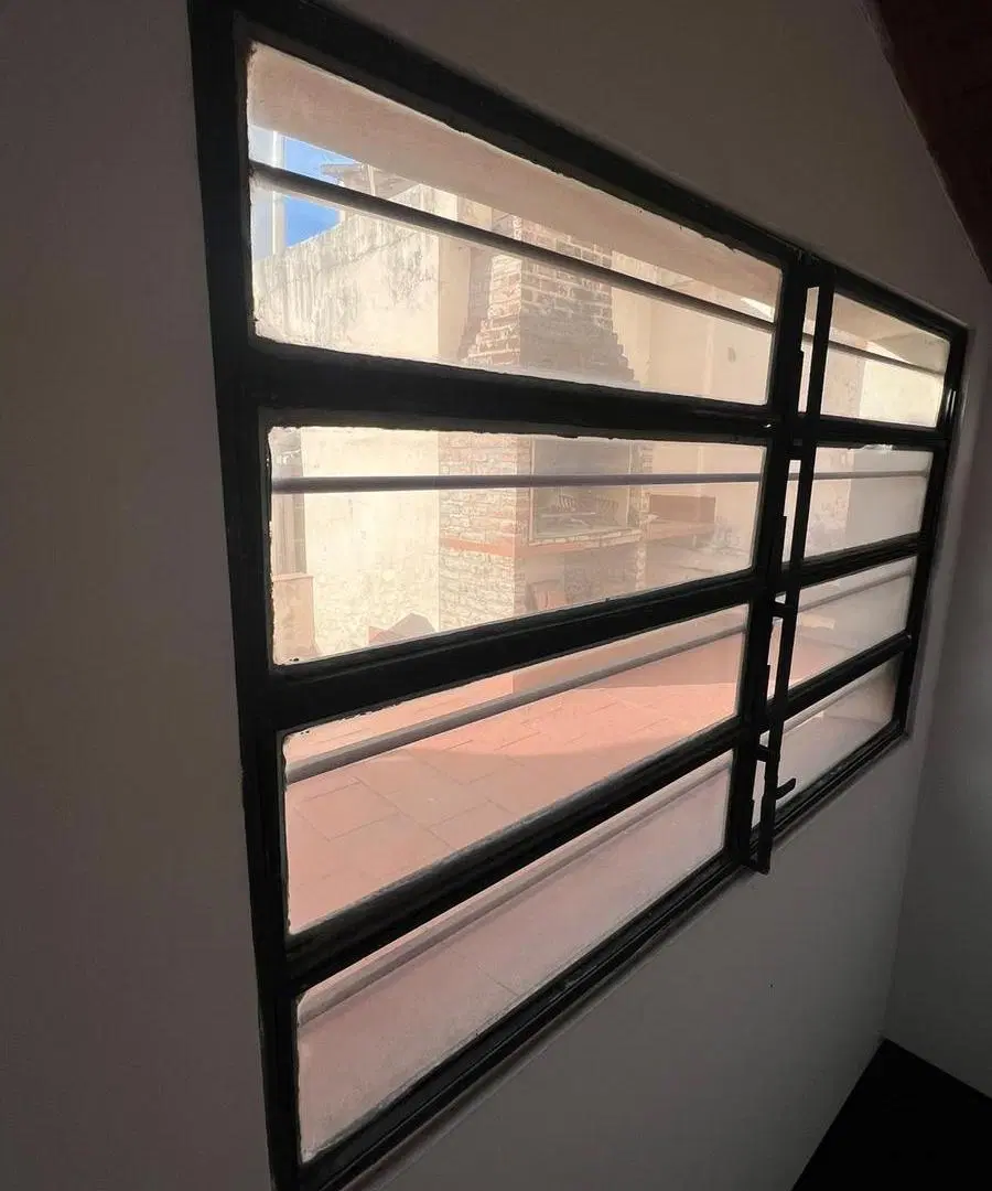 VENTA - CASA DE 3 DORMITORIOS - PATIO TERRAZA, COCHERA - MORENO 1555 2