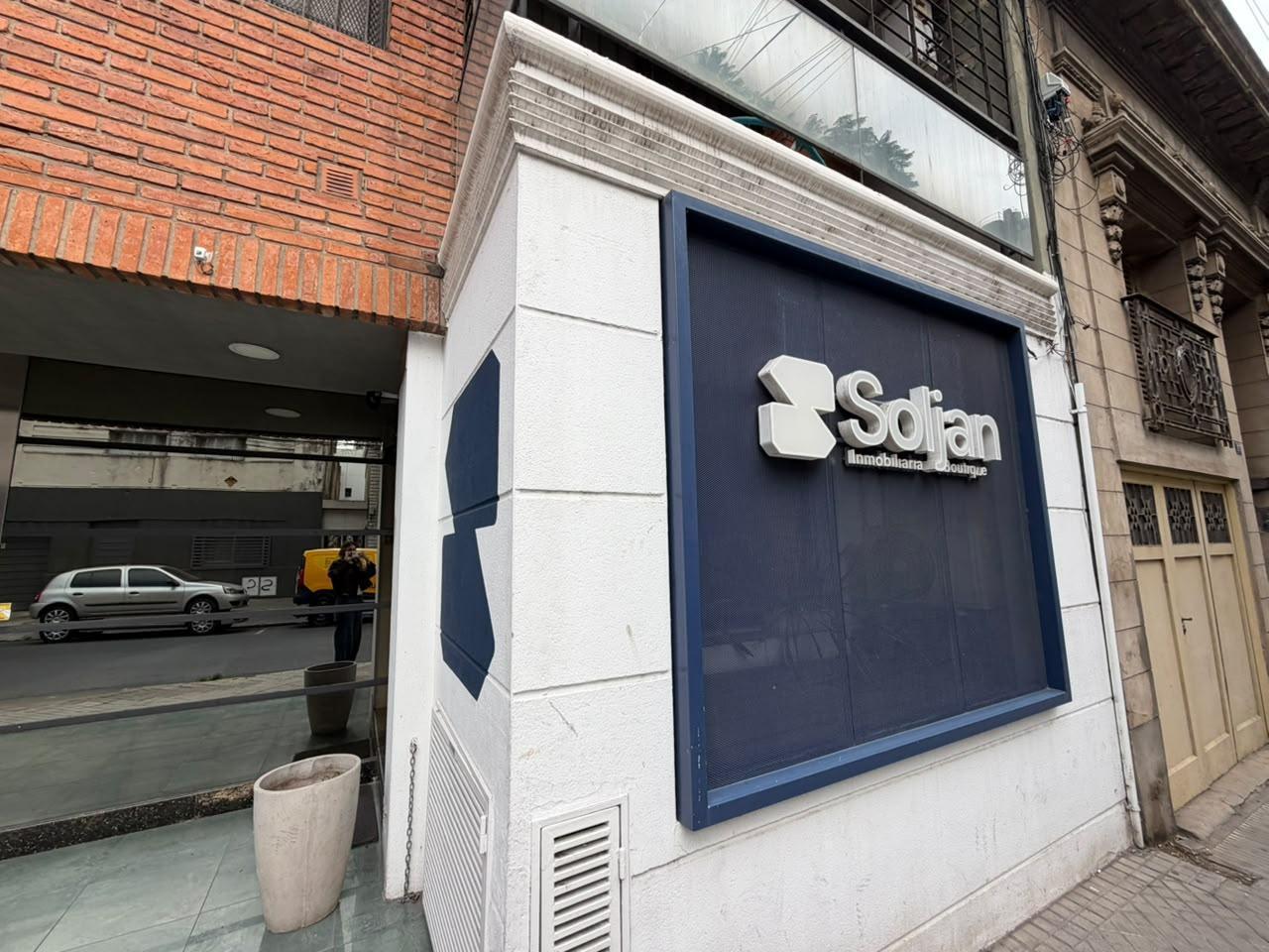 Foto de ALQUILER - OFICINA / LOCAL AL FRENTE - 3 DE FEBRERO ENTRE ESPAÑA Y, imagen 2