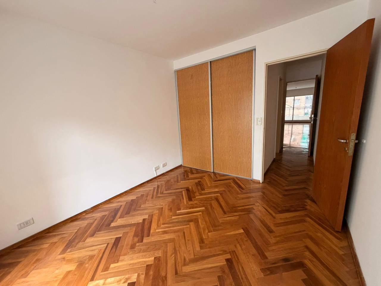 Foto de ALQUILER - DEPARTAMENTO DE 2 DORMITORIOS CON COCHERA - GUEMES 1972, imagen 5