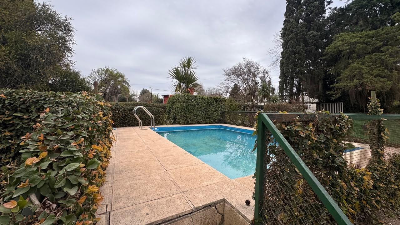 Foto de VENTA - CASA DE 1 DORMITORIO CON QUINCHO Y PILETA - FUNES, imagen 2