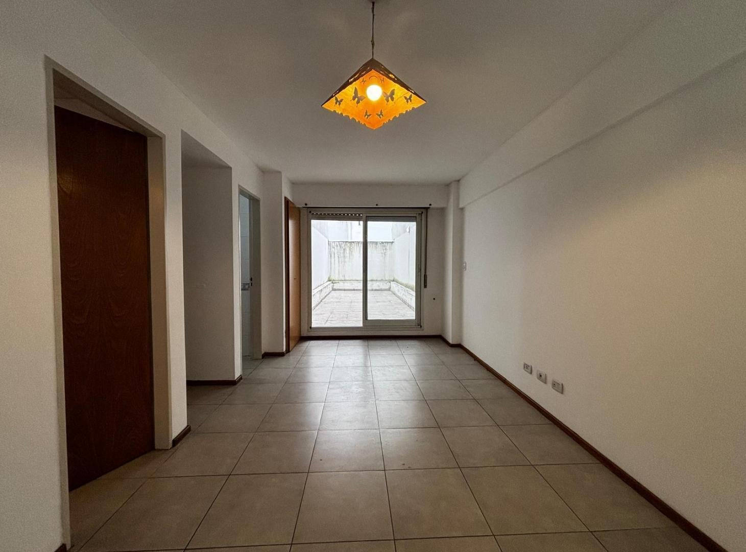 Foto de Venta departamento 1 ambiente Rosario centro cocina separada y patio, imagen 2