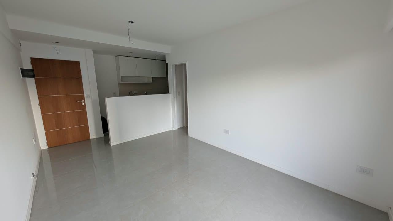 Foto de Venta - Departamento de 1 dormitorio - San Lorenzo y Constitución, imagen 2