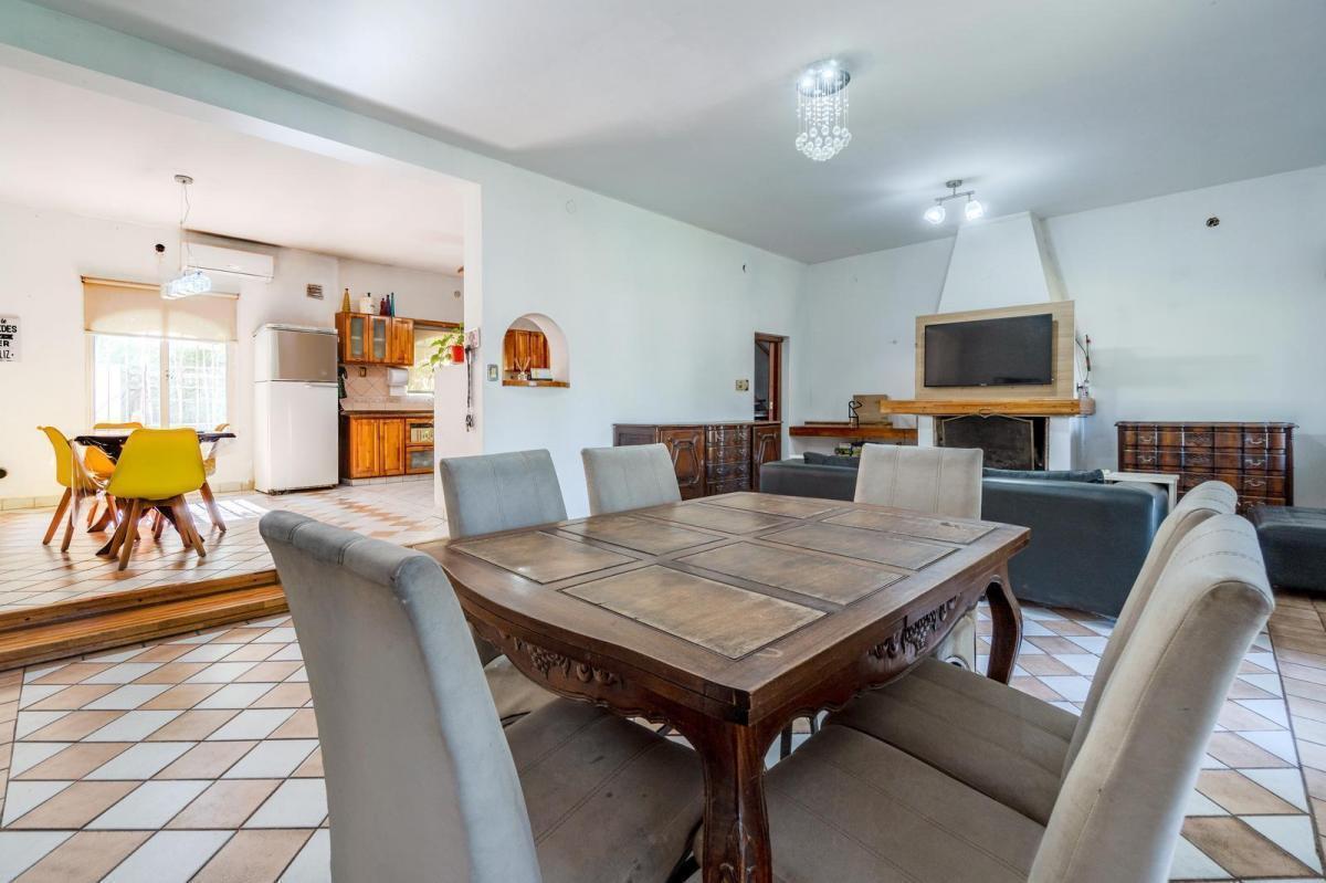 Foto de Casa de estilo 4 dormitorios + Oficina, imagen 1