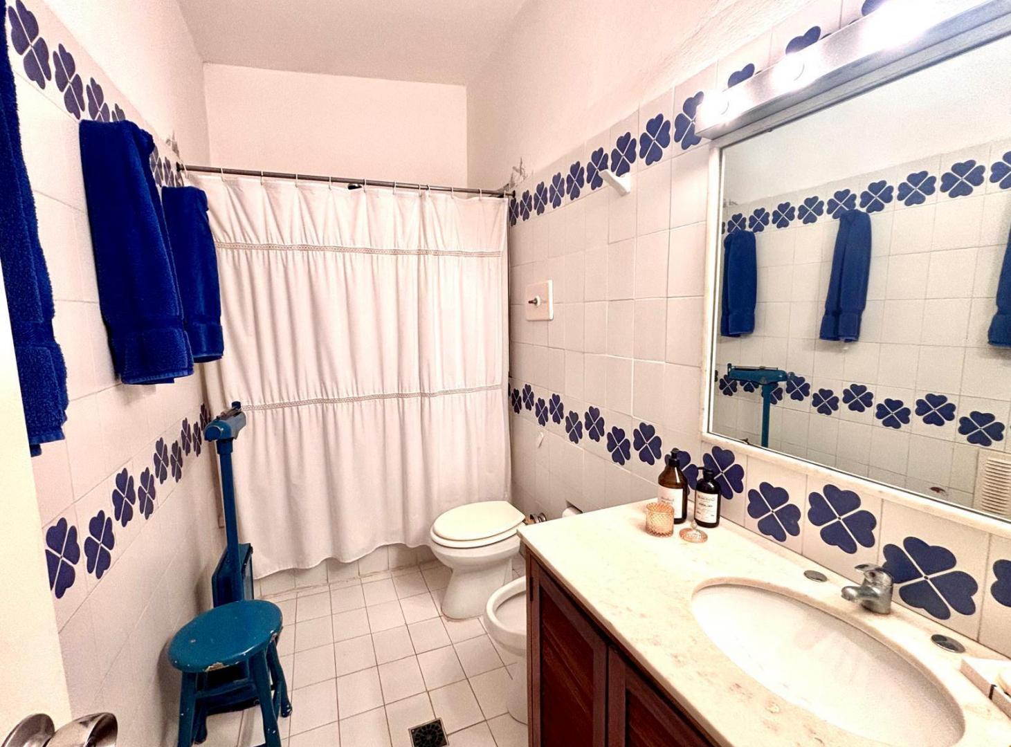 Foto de Casa en Carrasco Norte con 3 dormitorios, cocina definida, jardín, imagen 1