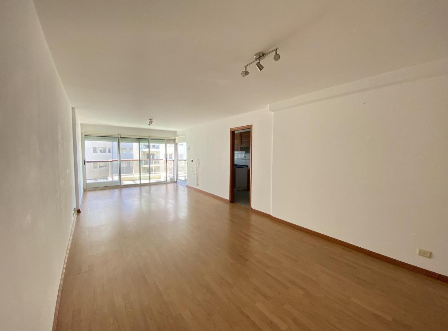 Foto de Venta De Apartamento 2 Dormitorios En Suite, Toilette, Garage, Vista A, imagen 4