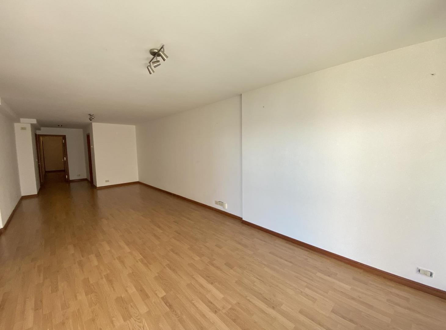 Foto de Venta De Apartamento 2 Dormitorios En Suite, Toilette, Garage, Vista A, imagen 3