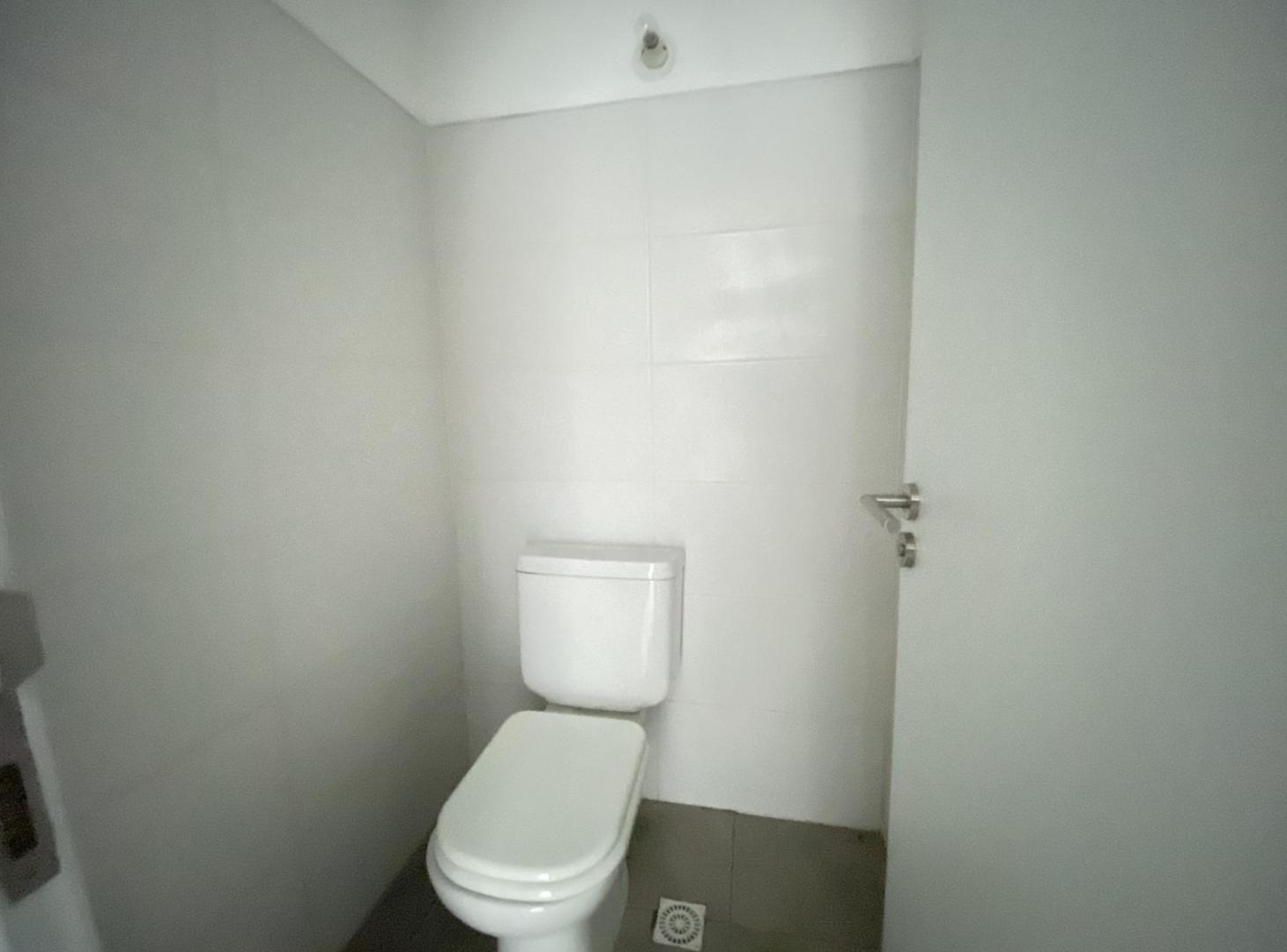 Foto de Alquiler De Local Comercial Con Garage En Zona Cordón., imagen 4