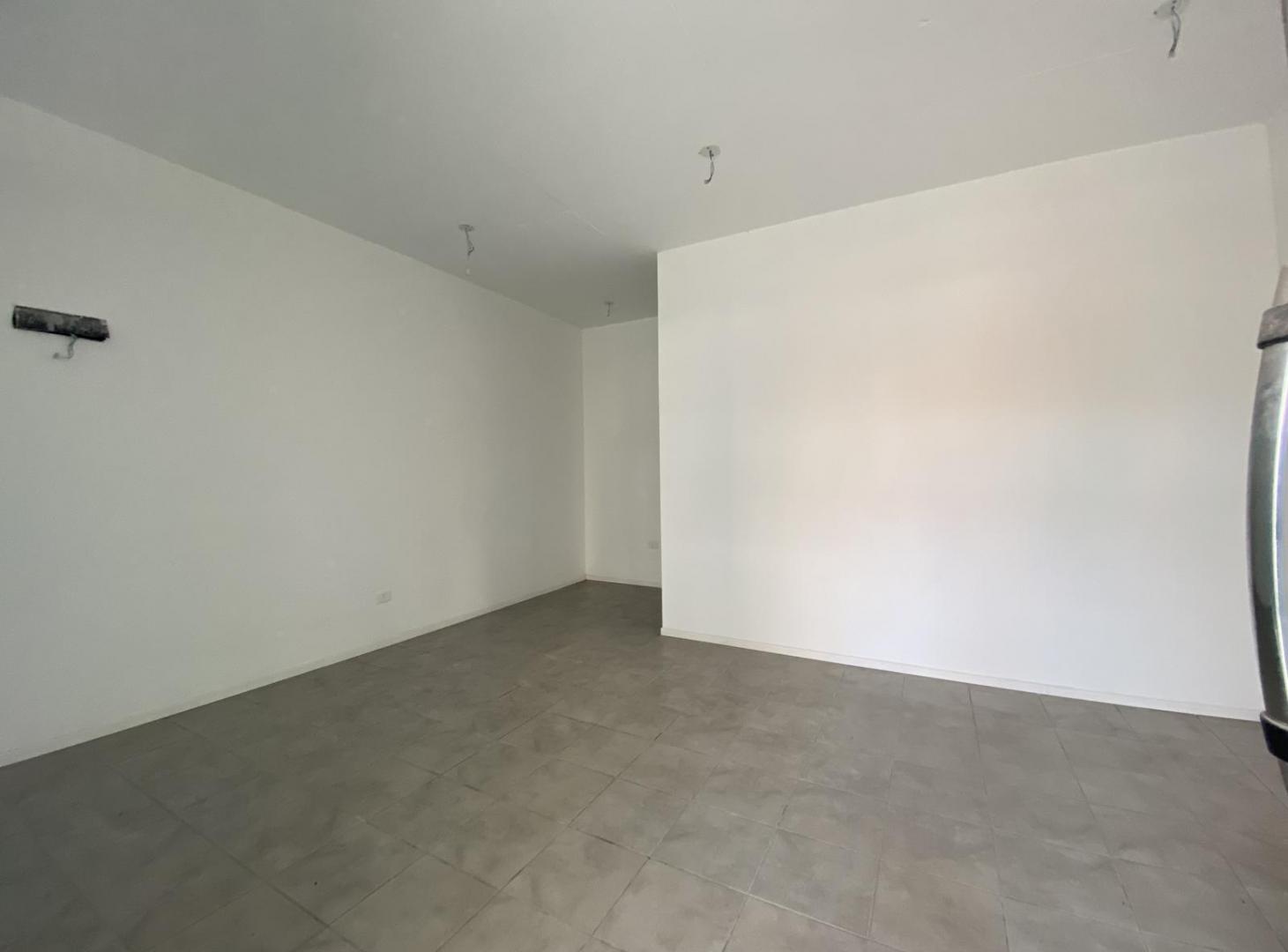 Foto de Alquiler De Local Comercial Con Garage En Zona Cordón., imagen 3