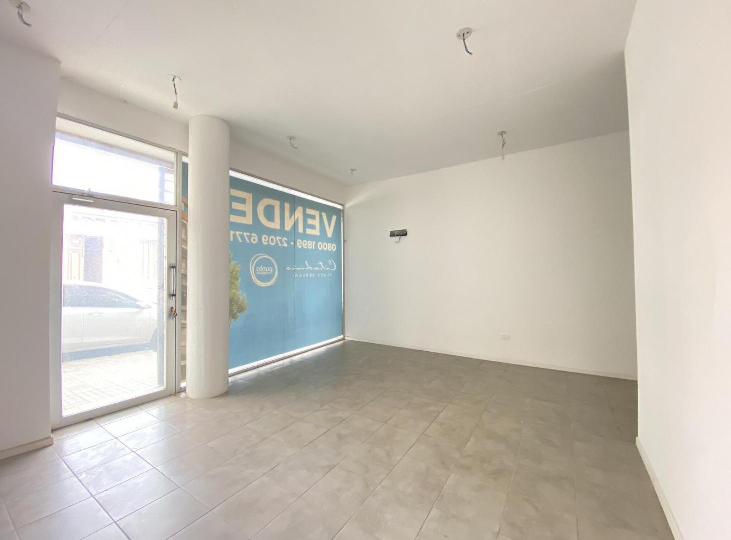 Foto de Alquiler De Local Comercial Con Garage En Zona Cordón., imagen 1