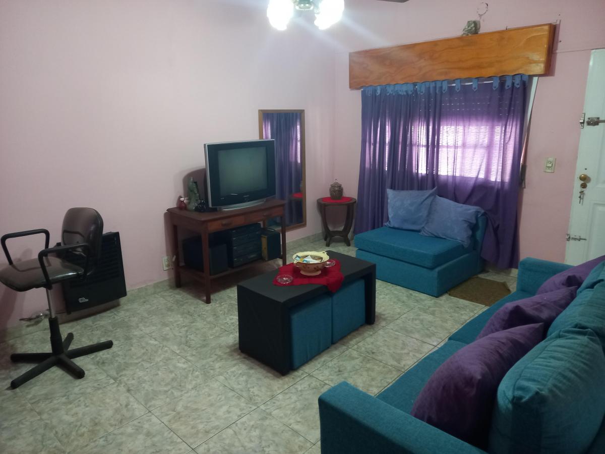 CASA 3 AMBIENTES CON PATIO Y GARAJE. 185 m2 totales