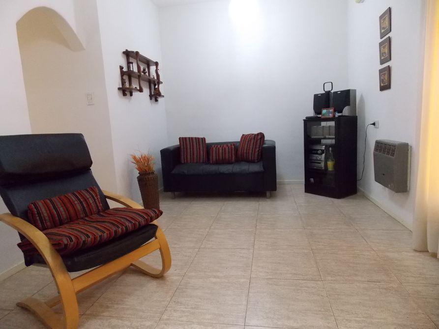 ESCALADA: Venta de impecable PH al frente de 3 ambientes c/ garaje y patio