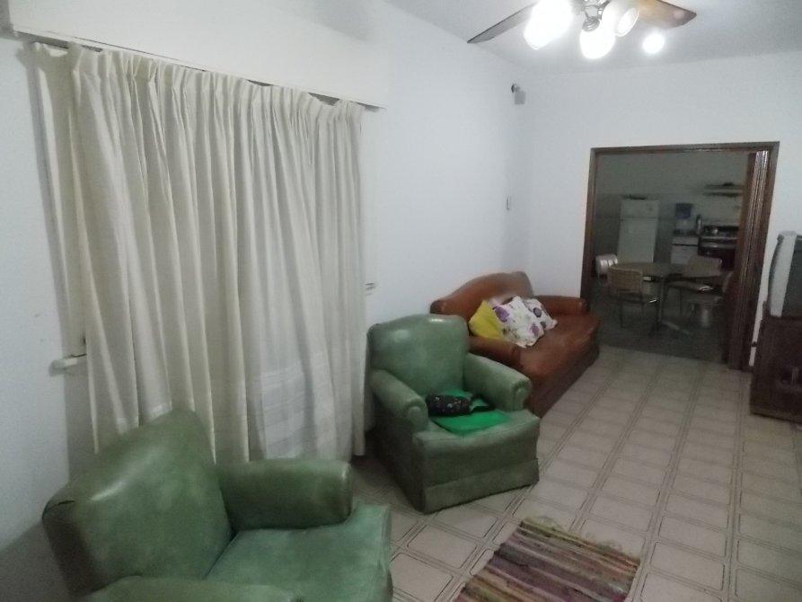 Foto de CASA 3 AMB CON GALPON AL FRENTE EN VENTA. LOTE de 8,66 m. x 29 m., imagen 3