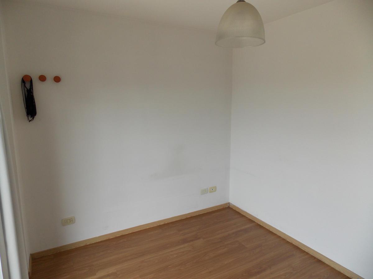 Lanus: Excelente Semipiso 2 Ambientes a 150 m. de Av Yrigoyen. Doble Balcón 4