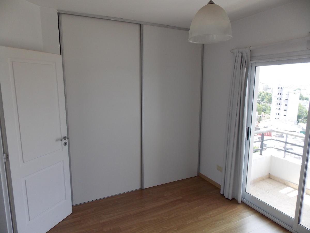 Lanus: Excelente Semipiso 2 Ambientes a 150 m. de Av Yrigoyen. Doble Balcón 2