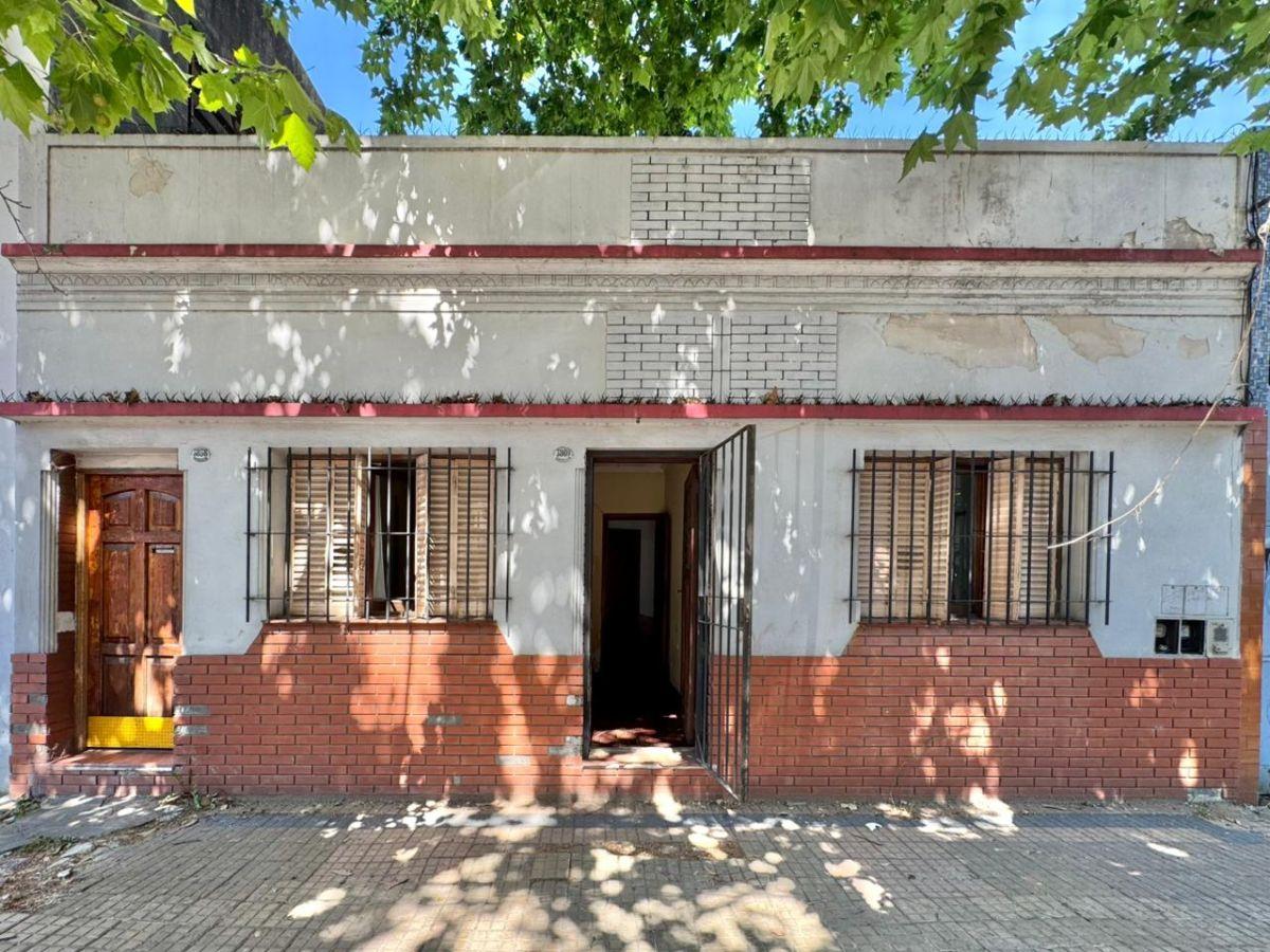 VENTA DE CASA CON 3 DEPARTAMENTOS EN BLOCK S/ LOTE 8,66 x 41,45 m - IDEAL INVERSOR