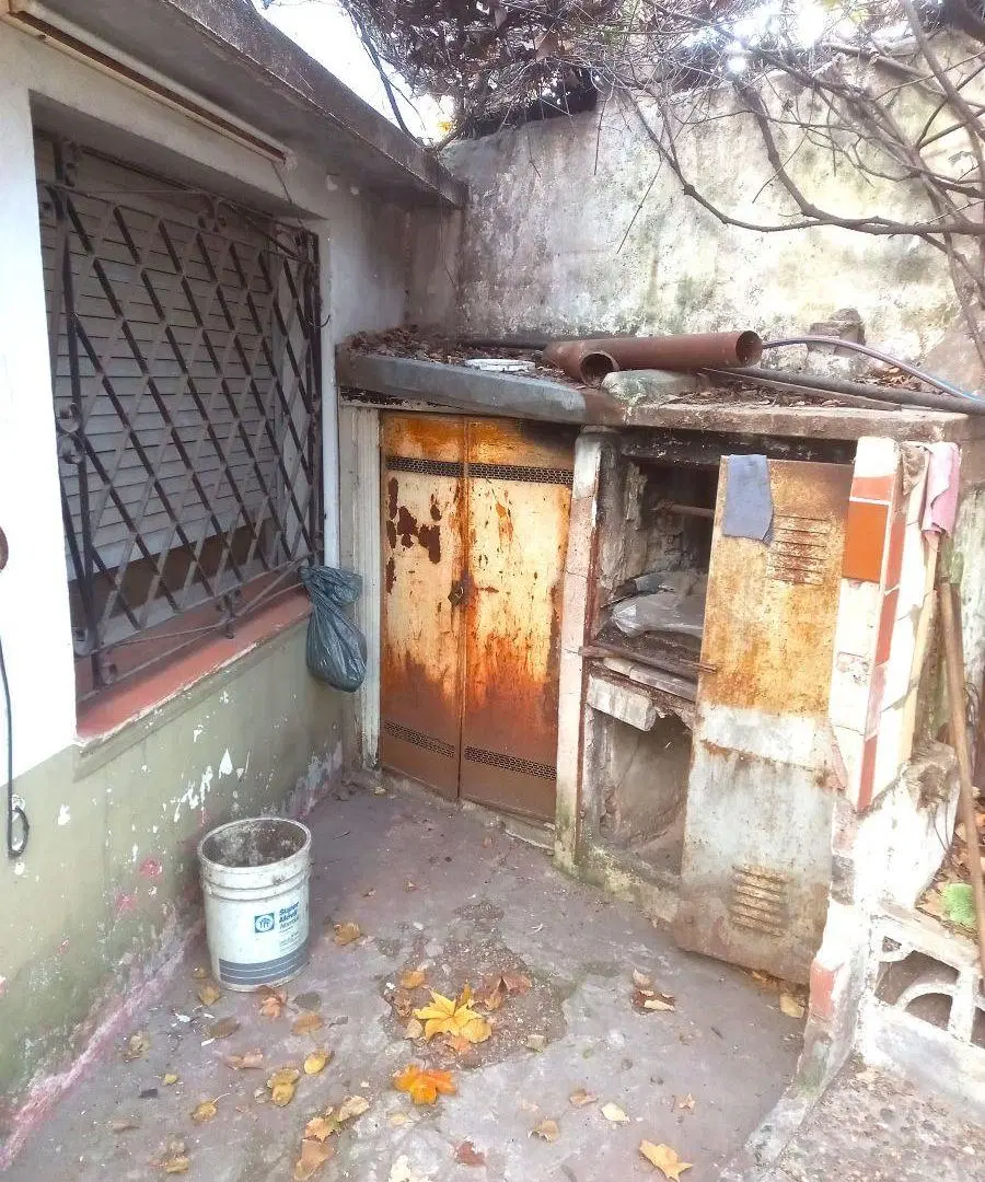 R. ESCALADA: CASA EN VENTA S/ LOTE PROPIO IRREGULAR. 222 m2 TOTALES 4