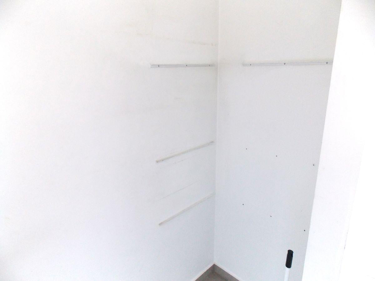 Foto de LANUS CENTRO: Alquiler de Semipiso 2 ambientes con doble balcón en piso, imagen 2