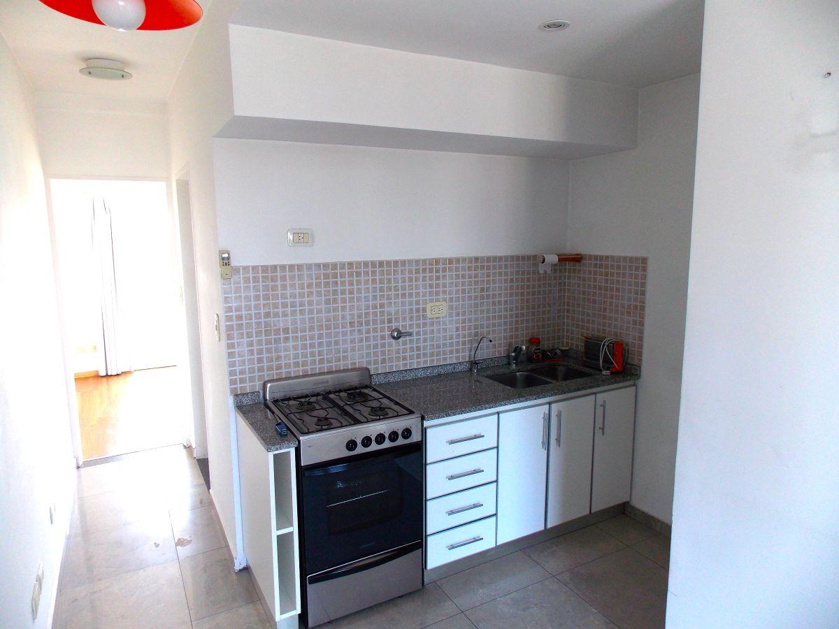 Foto de LANUS CENTRO: Alquiler de Semipiso 2 ambientes con doble balcón en piso, imagen 5