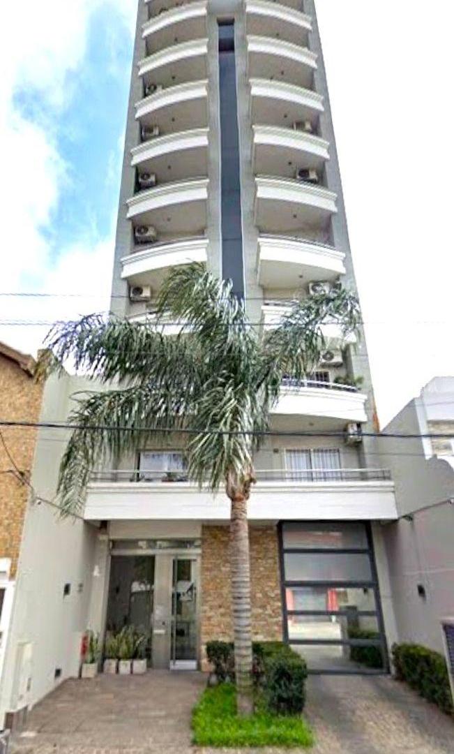 Foto de LANUS CENTRO: Alquiler de Semipiso 2 ambientes con doble balcón en piso, imagen 1