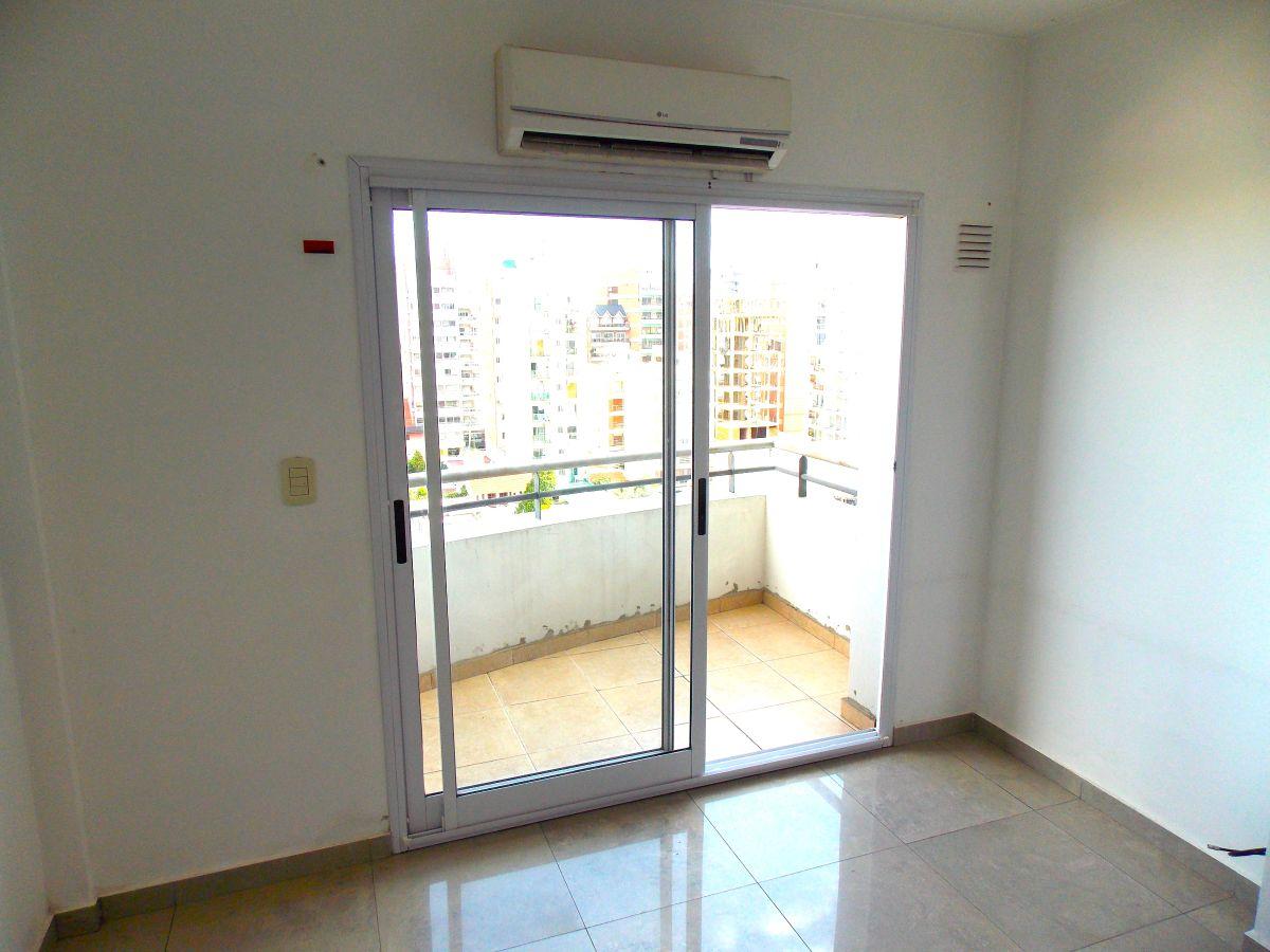 Foto de LANUS CENTRO: Alquiler de Semipiso 2 ambientes con doble balcón en piso, imagen 2