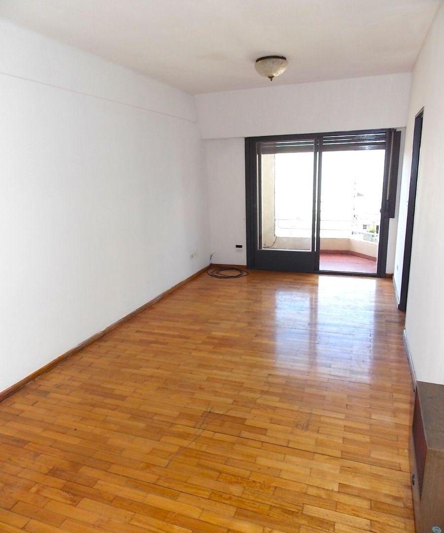 Foto de LANÚS ESTE CENTRO: Semipiso 2 ambientes con balcón en alquiler. Piso 7, imagen 3