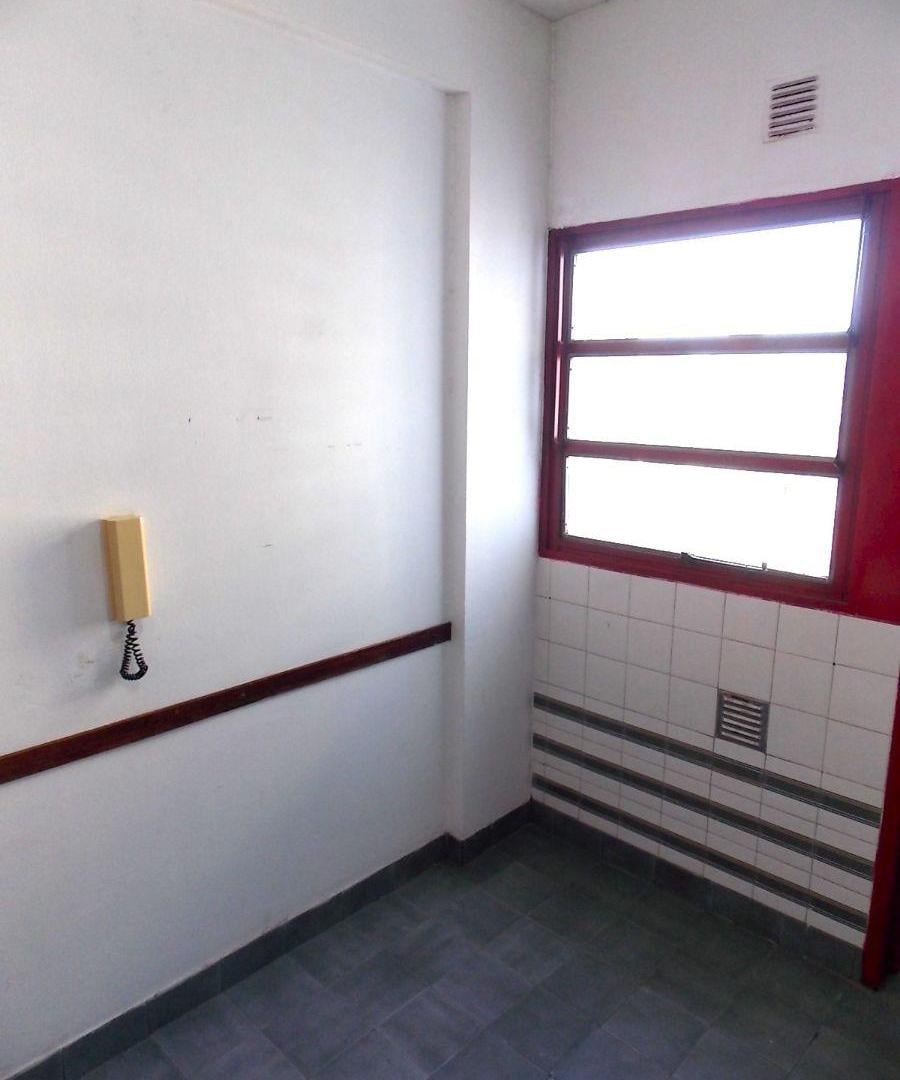 Foto de LANÚS ESTE CENTRO: Semipiso 2 ambientes con balcón en alquiler. Piso 7, imagen 4