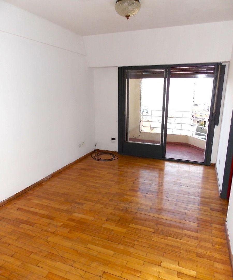 Foto de LANÚS ESTE CENTRO: Semipiso 2 ambientes con balcón en alquiler. Piso 7, imagen 1