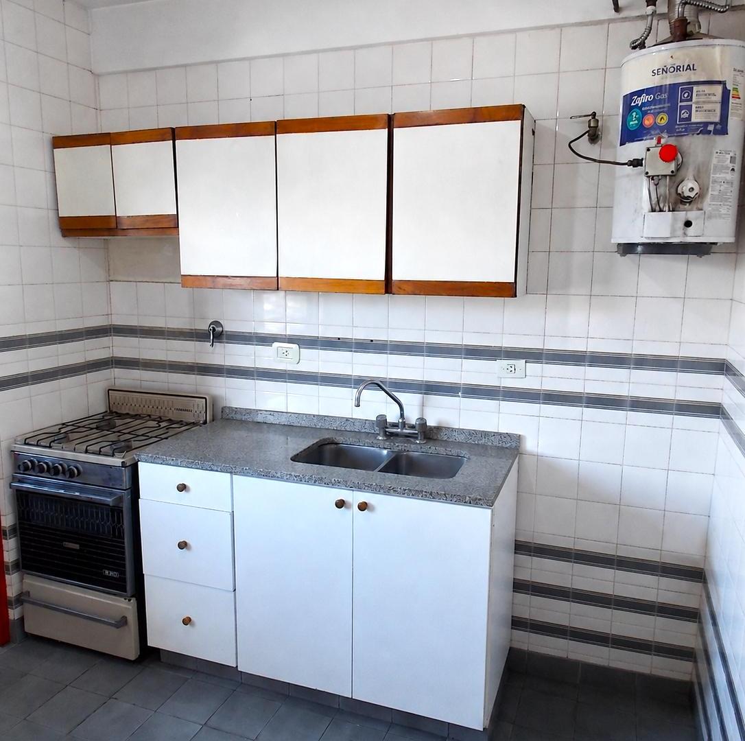 Foto de LANÚS ESTE CENTRO: Semipiso 2 ambientes con balcón en alquiler. Piso 7, imagen 2