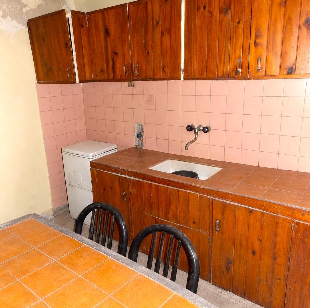 Foto de ESCALADA: VENTA DE PH AL FRENTE P/ REFACCIONAR 2 AMBIENTES CON COCHERA, imagen 5