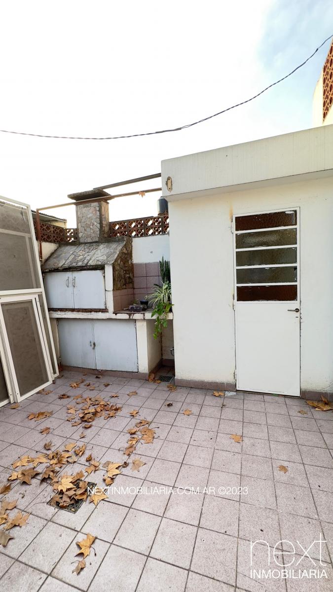 Casa de 2 Dorm. con Amplio Patio y Cochera a Pasos de La Av Eva Perón 5
