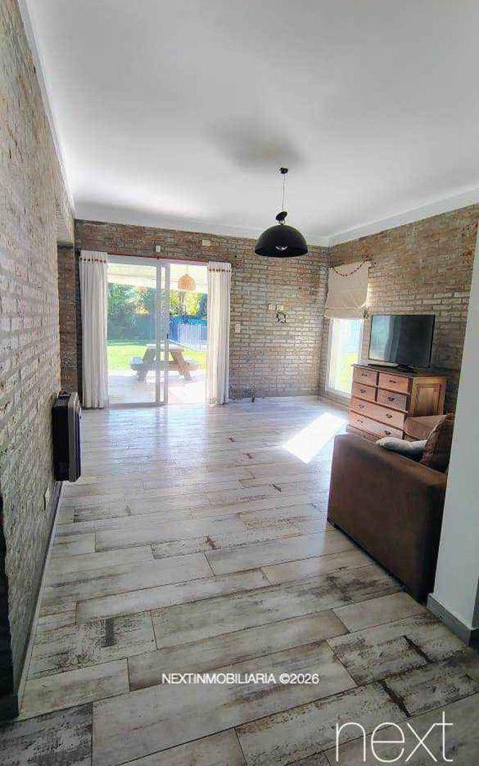 Foto de ALQUILER DE CASA DE 2 DORMITORIOS CON PISCINA EN VILLA AMELIA – BARRIO LOS PINOS, imagen 2