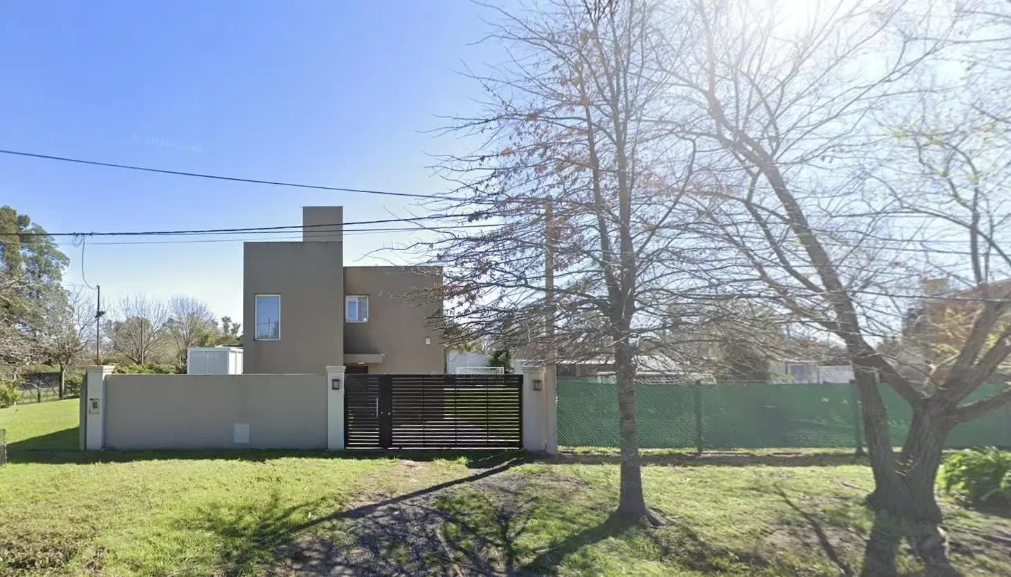 ALQUILER DE CASA DE 2 DORMITORIOS CON PISCINA EN VILLA AMELIA – BARRIO LOS PINOS 3