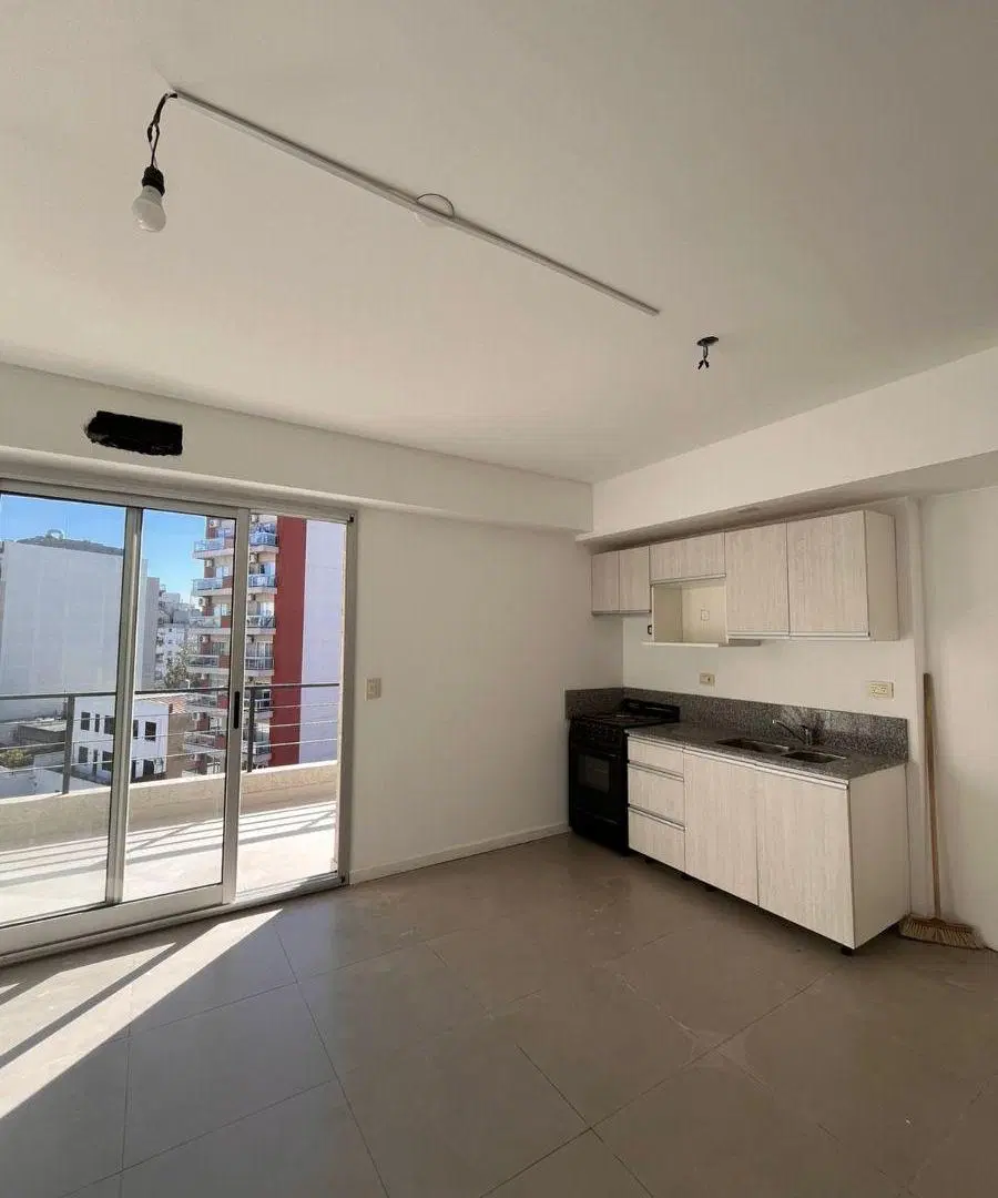 Departamento 2 ambientes súper luminoso en 6° piso con balcón terraza 2