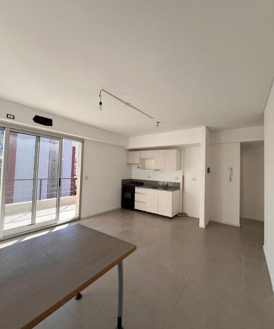 Foto de Departamento 2 ambientes súper luminoso en 6° piso con balcón terraza, imagen 2
