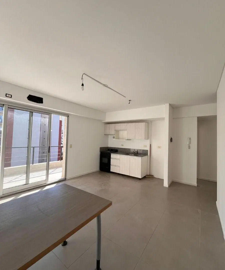 Departamento 2 ambientes súper luminoso en 6° piso con balcón terraza 1