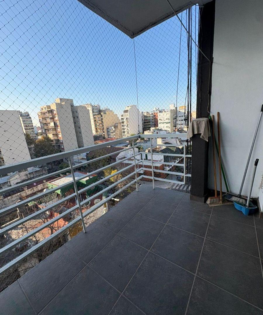 Ambientes Al Frente Luminoso - Muy luminoso - Dos aires acondicionados - Gran balcon al frente