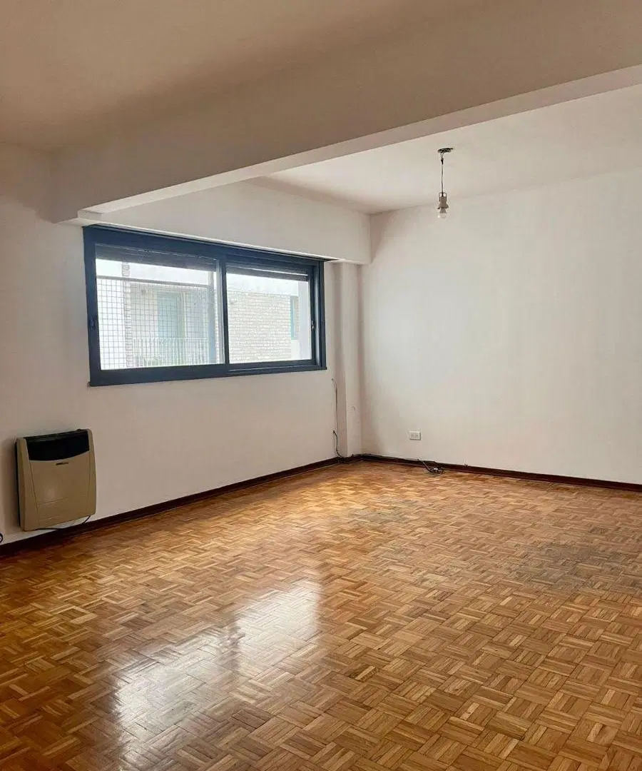 4 Amb - Luminoso con Balcon Terraza - Refaccionado 3