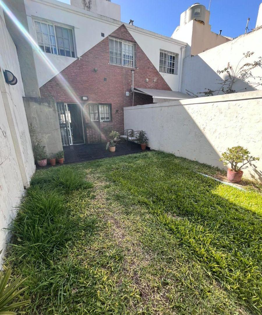 Foto de TRIPLEX 4 AMBIENTES AL FRENTE CON COCHERA Y JARDÍN – PLAYROOM - NÚÑEZ, imagen 2
