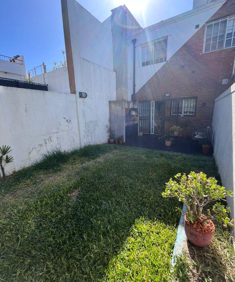 Foto de TRIPLEX 4 AMBIENTES AL FRENTE CON COCHERA Y JARDÍN – PLAYROOM - NÚÑEZ, imagen 3