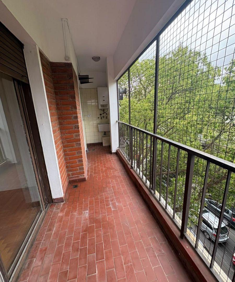 Foto de Excelente dos ambientes a la calle con amplio balcón, imagen 1