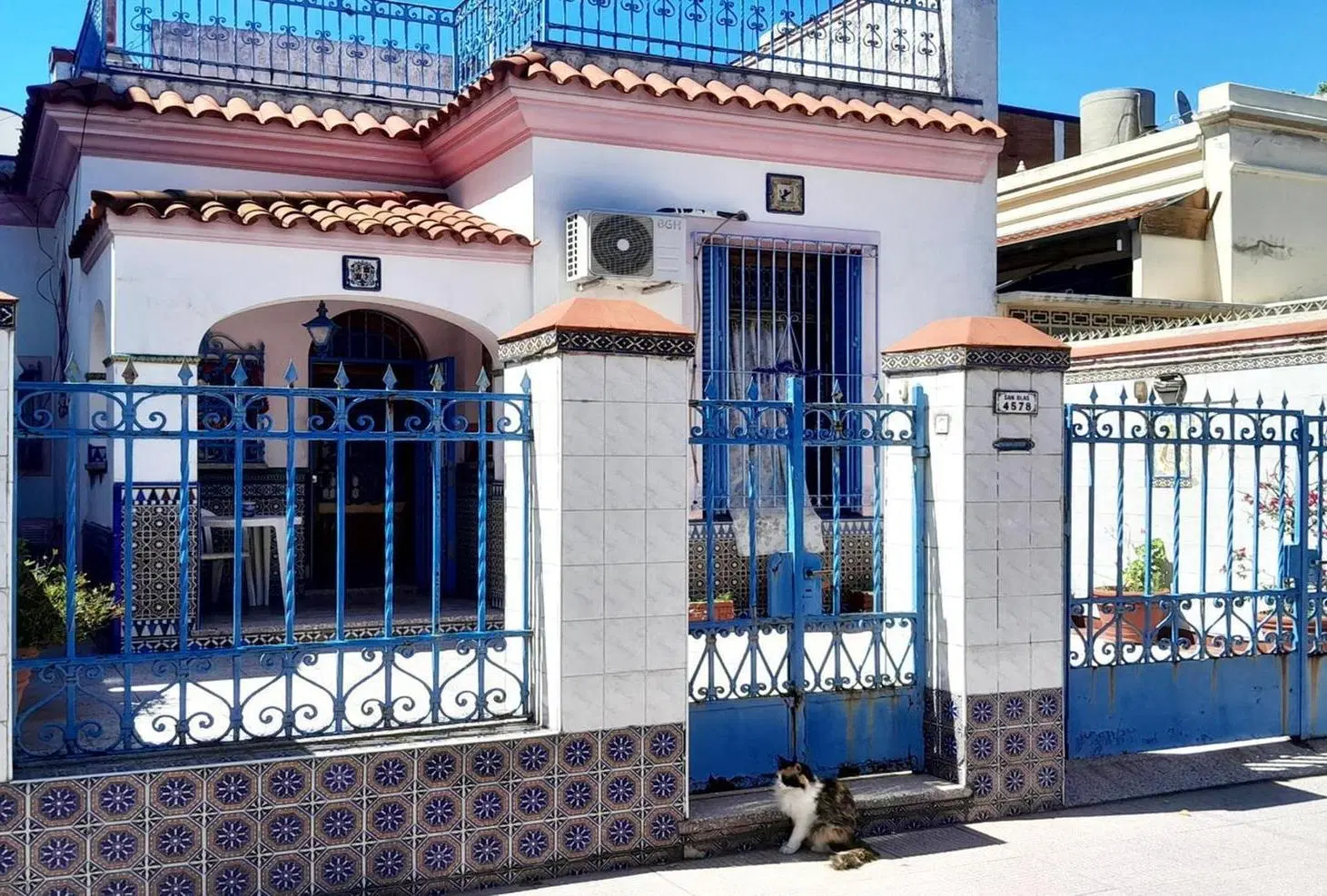 PH 3Amb. Exc. Estilo Colonial C/Com. Patio Terraza Cochera 2
