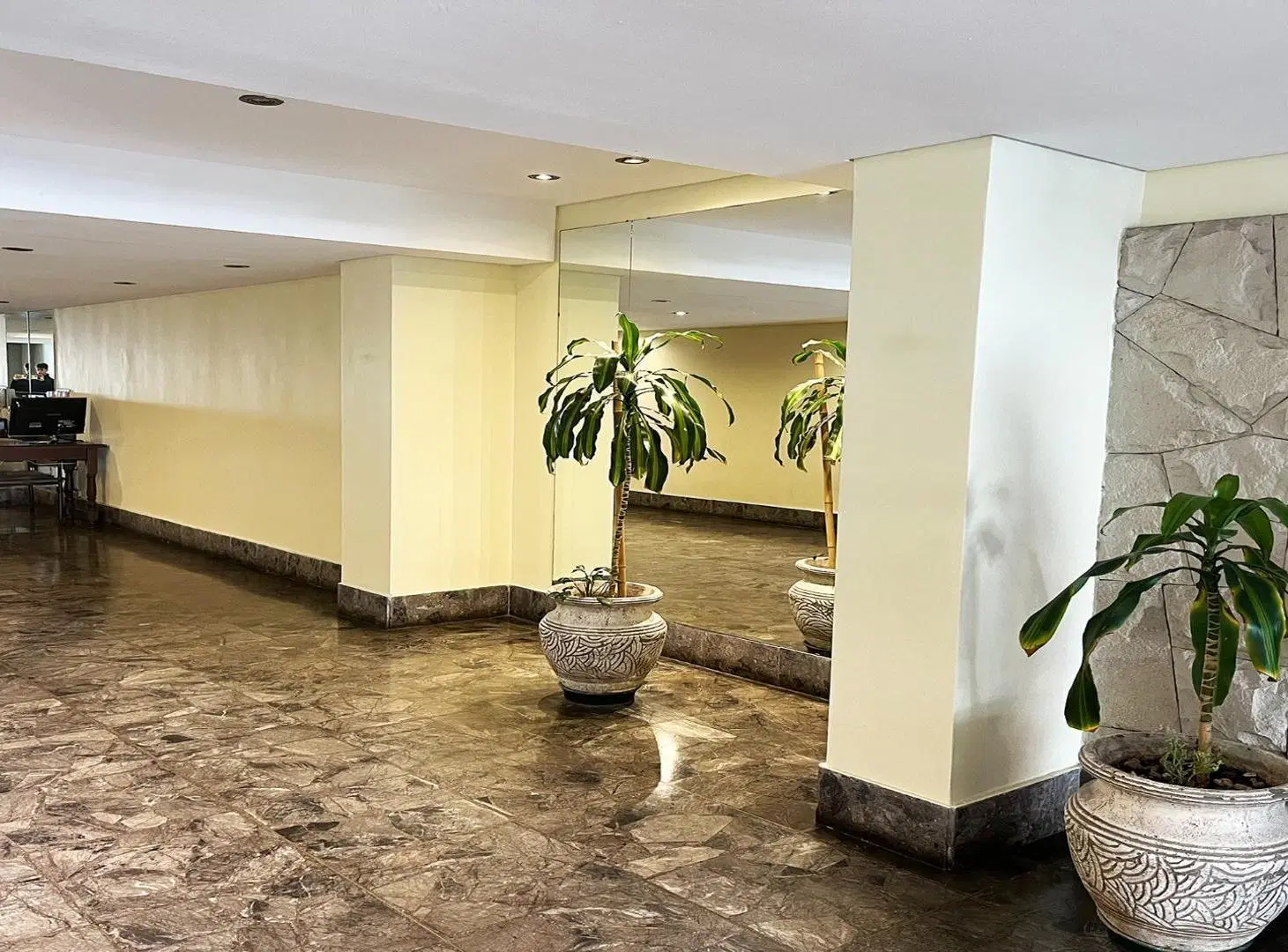 Exc Dto. 5A. Living + Comedor. 4 Dormitorios Cocina + Lav. 2 4