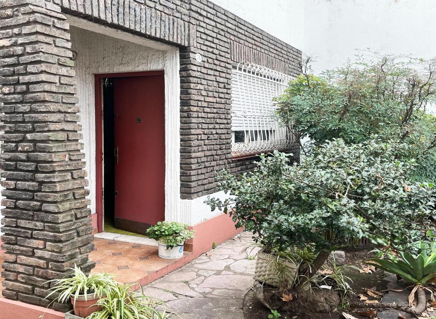Foto de Casa 3A Garaje, Fondo libre A Refaccionar Carrasco 767, imagen 4