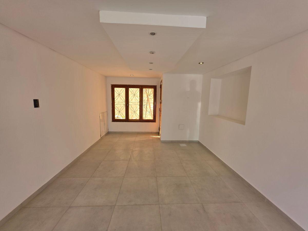 Foto de Local Comercial de 35 m² en Alquiler sobre Av. Alfonsina Storni, imagen 2