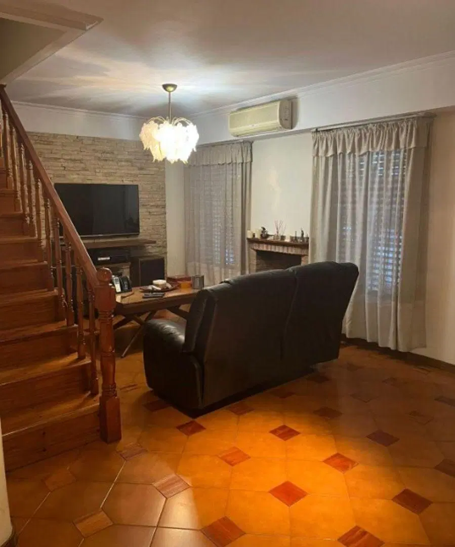 EXCELENTE CASA DE 4 AMBIENTES SOBRE LOTE DE 200 M2 5