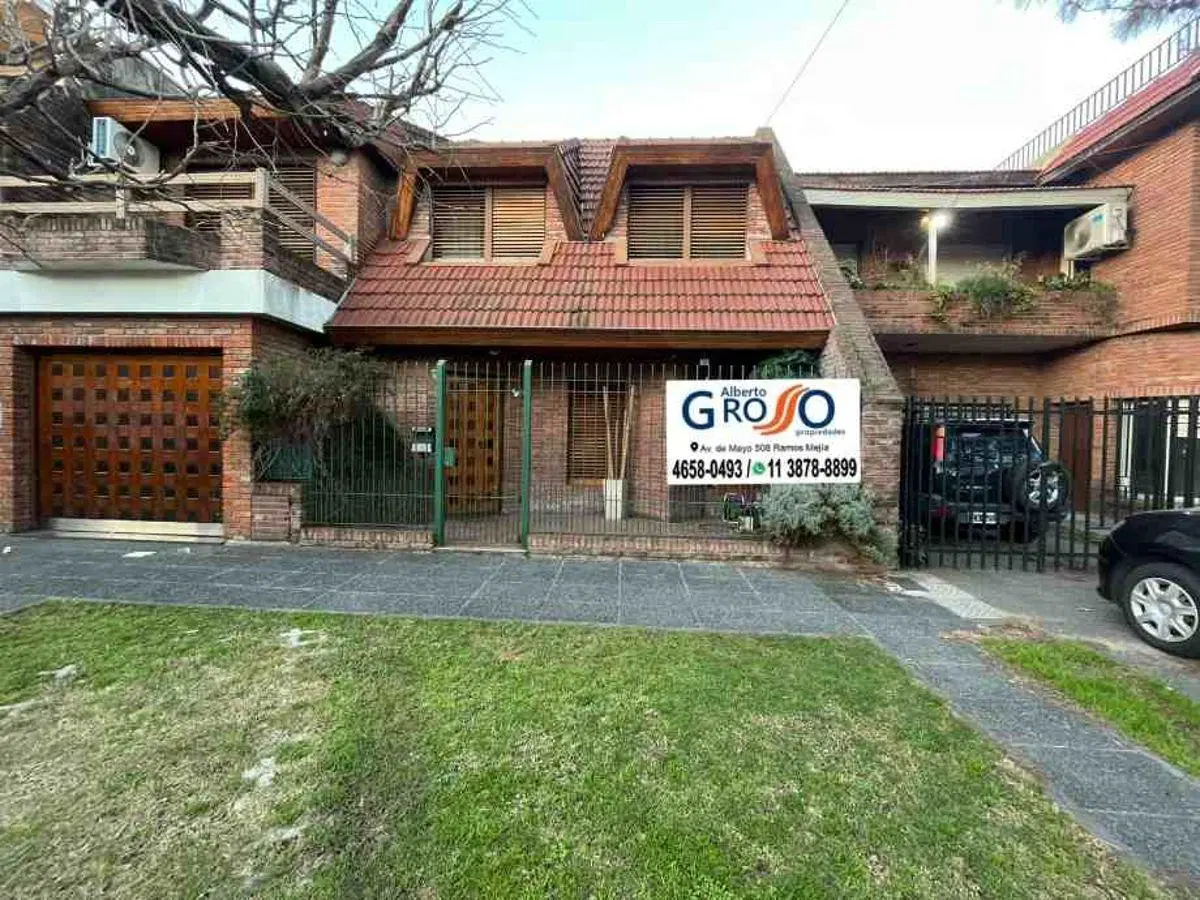 EXCELENTE CASA DE 4 AMBIENTES SOBRE LOTE DE 200 M2 3